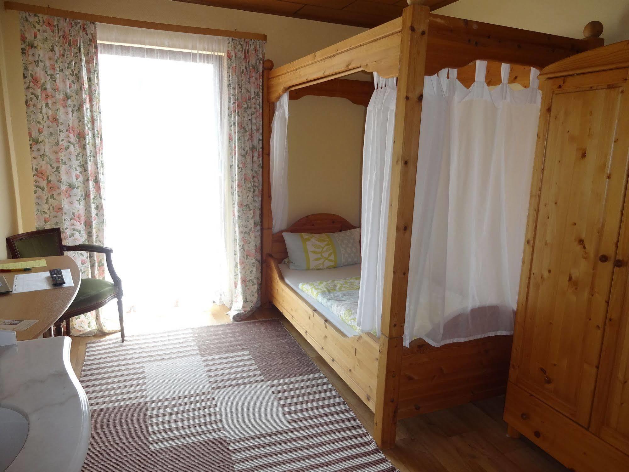 Star Hotel Fachbach Екстер'єр фото